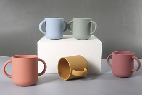 Can silicone cup hold hot water to drink